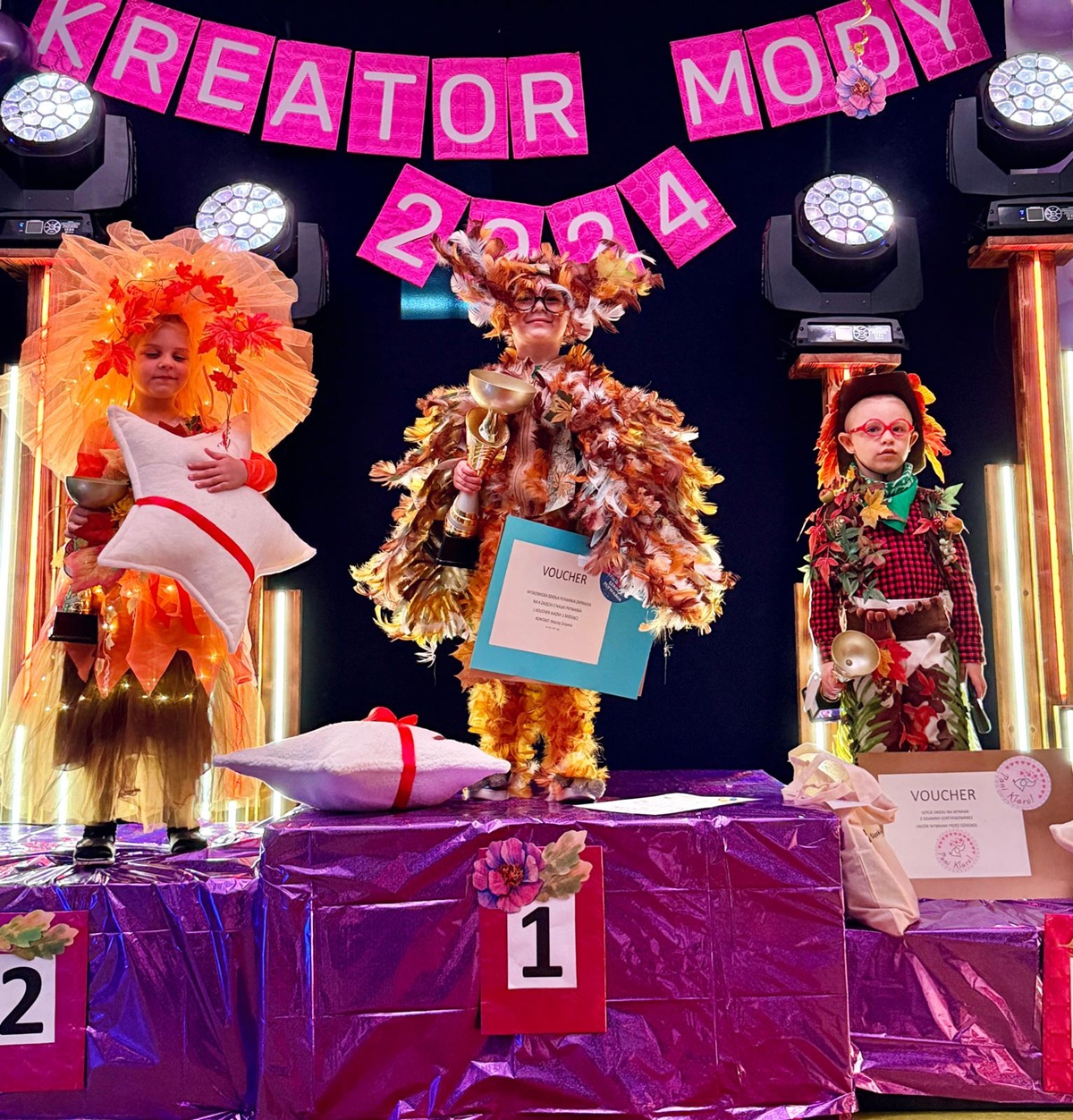 "Kreatywność, kolory i uśmiechy – jesienny pokaz mody przedszkolaków 6