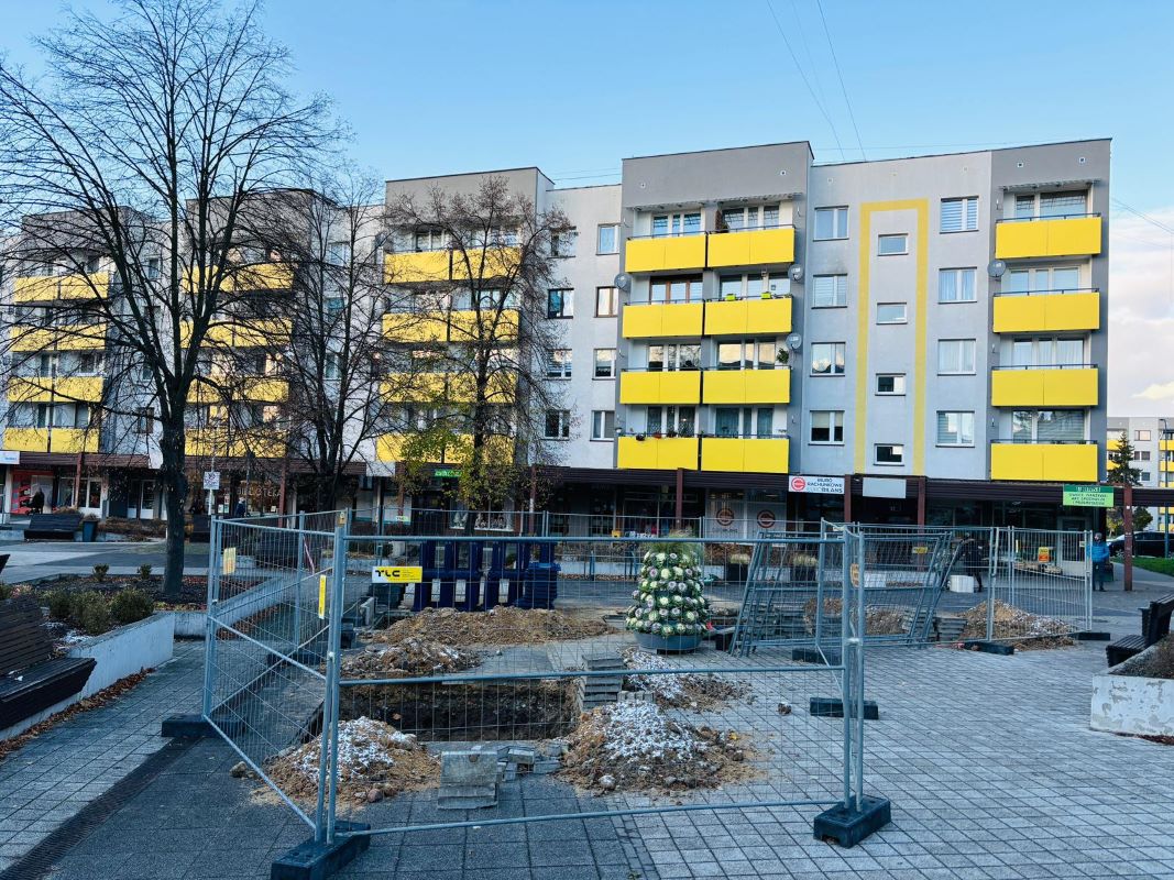 Plac Korfantego zyskuje nowe życie – rozszczelnienie i remont fontanny "Karolinka"