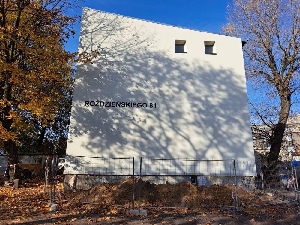 Nowe życie dla budynków w Piekarach Śląskich – termomodernizacja w toku!