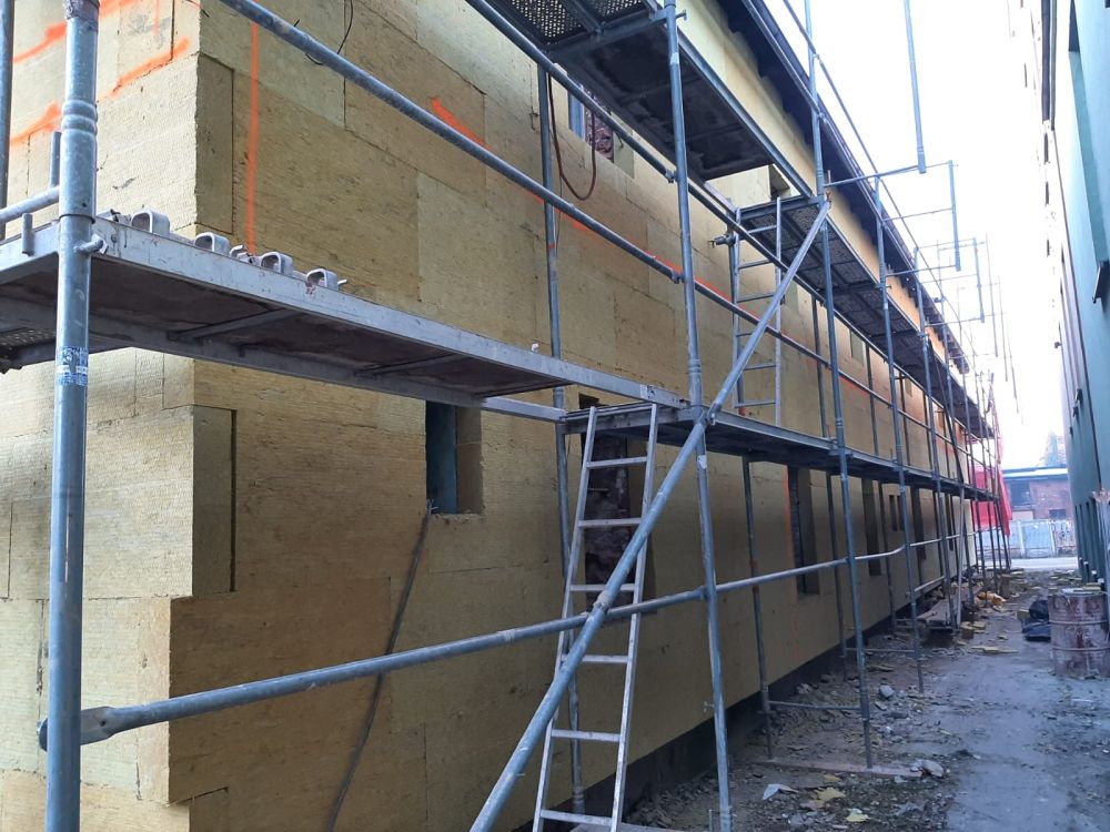 Nowe życie dla budynków w Piekarach Śląskich – termomodernizacja w toku!