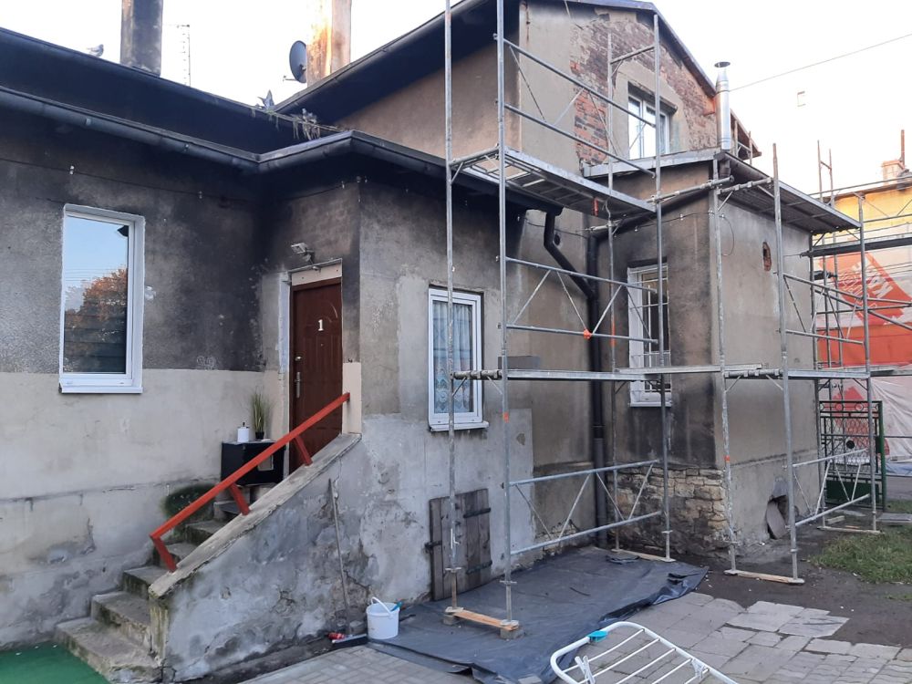 Nowe życie dla budynków w Piekarach Śląskich – termomodernizacja w toku!