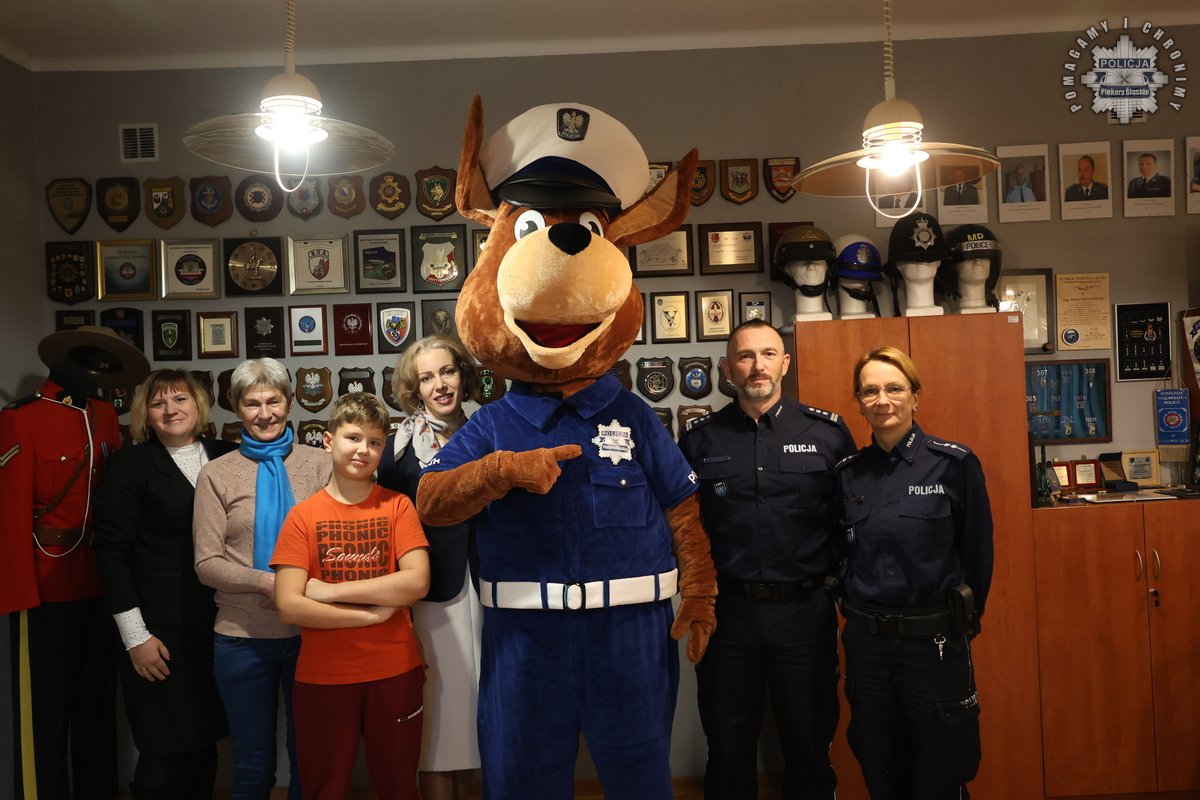Piekarska Policja z nową maskotką! Kangur Spinacz wesprze działania edukacyjne