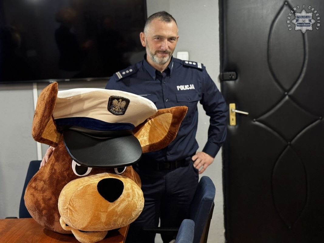 Piekarska Policja z nową maskotką! Kangur Spinacz wesprze działania edukacyjne