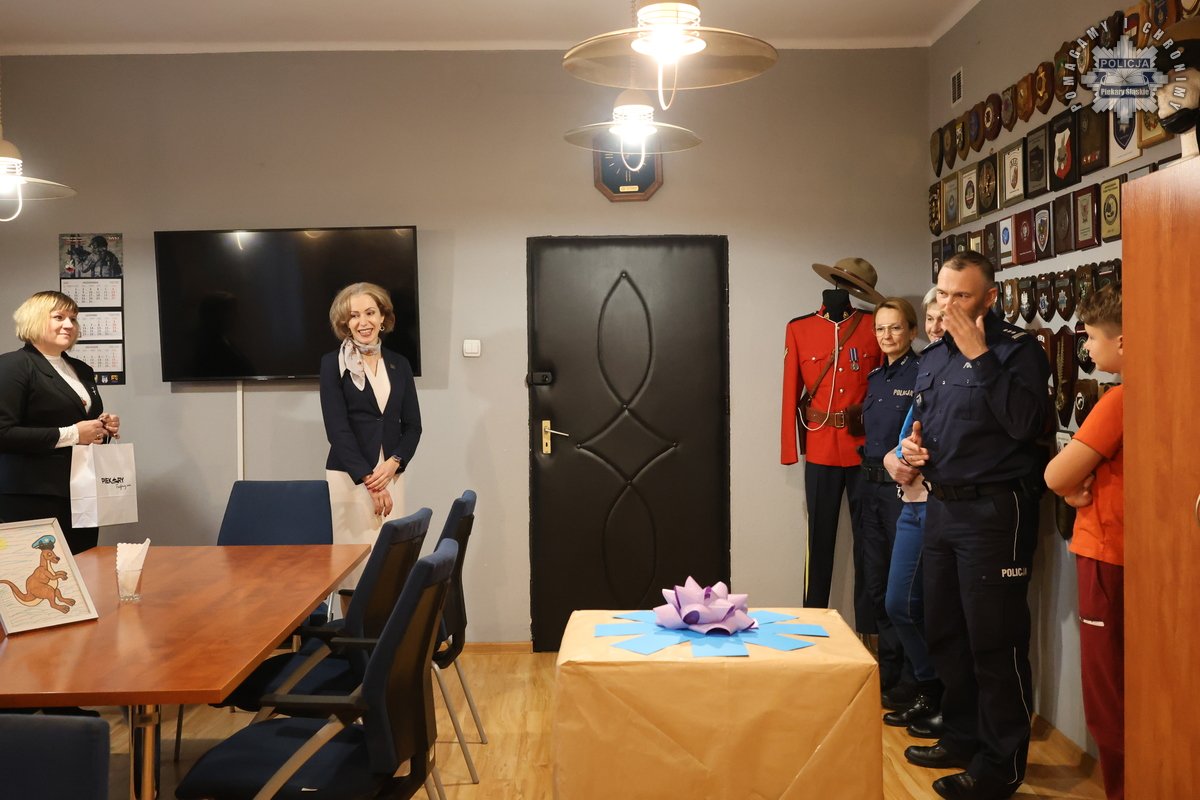 Piekarska Policja z nową maskotką! Kangur Spinacz wesprze działania edukacyjne