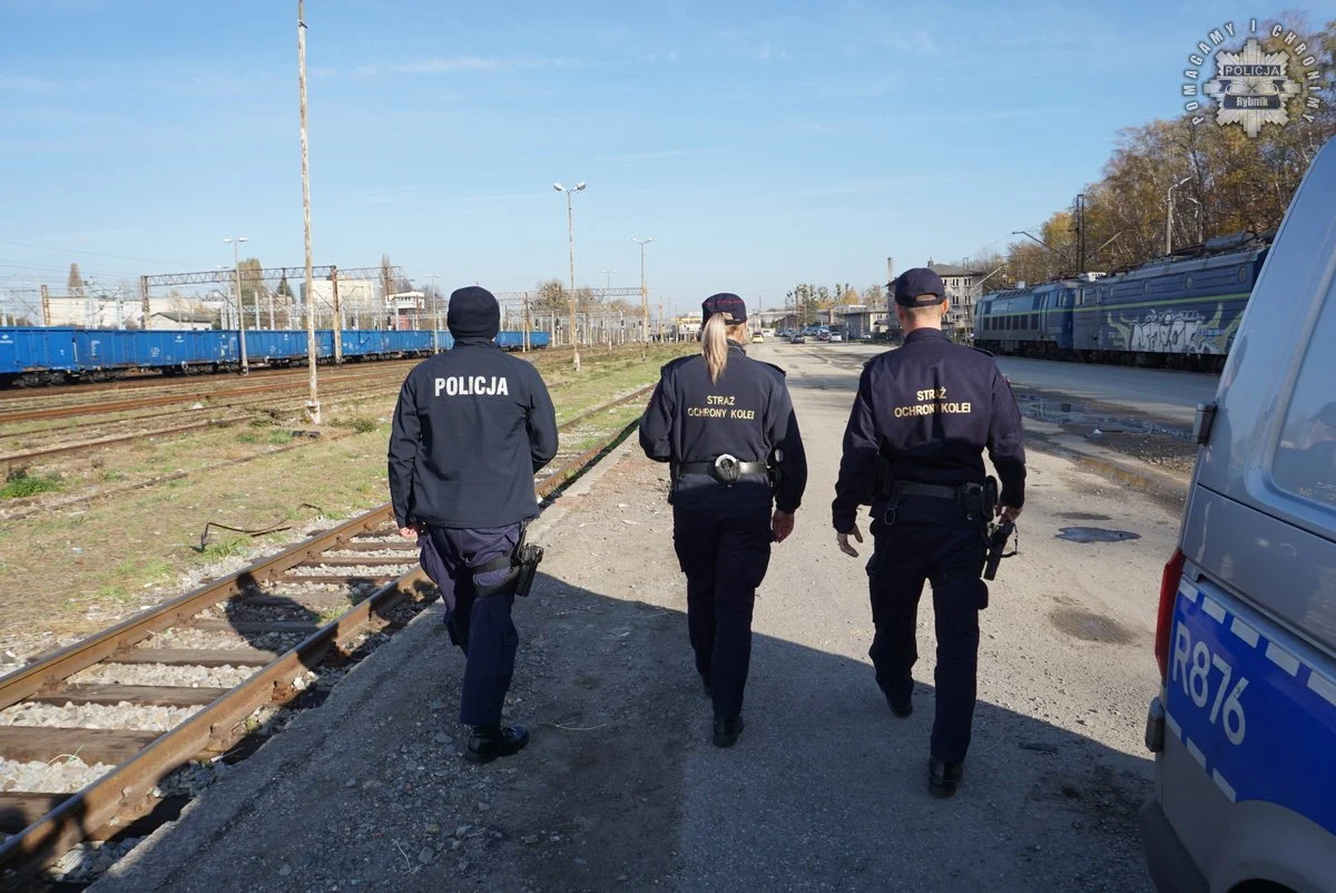 Wzmożone kontrole na torach i dworcach w Rybniku – akcja „Aktywna Tarcza”