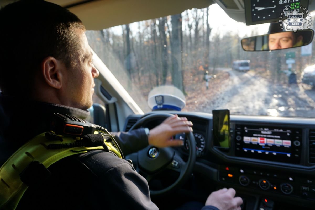 „Zaginięcie 2024” – Policja w akcji! Poszukiwania w rybnickim lesie zakończone sukcesem 6