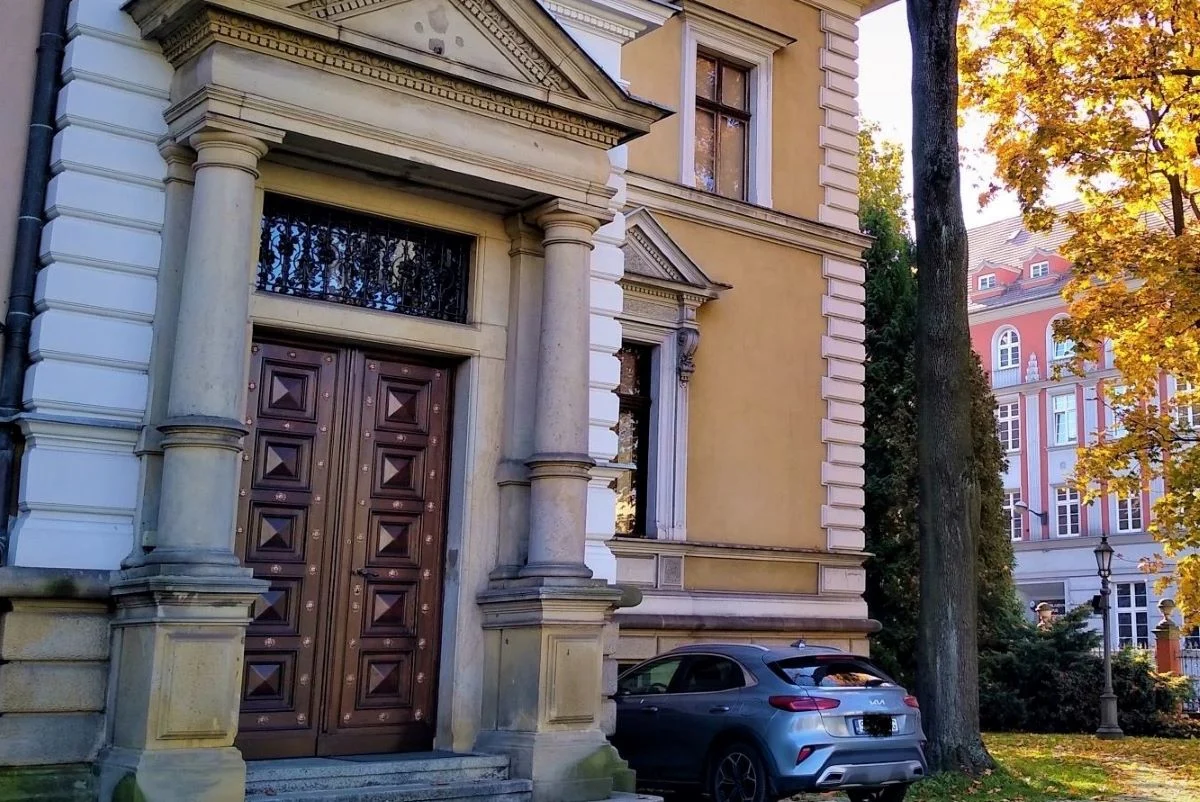 Drzwi Willi Caro są już po renowacji. Za nimi czeka wiele atrakcji!