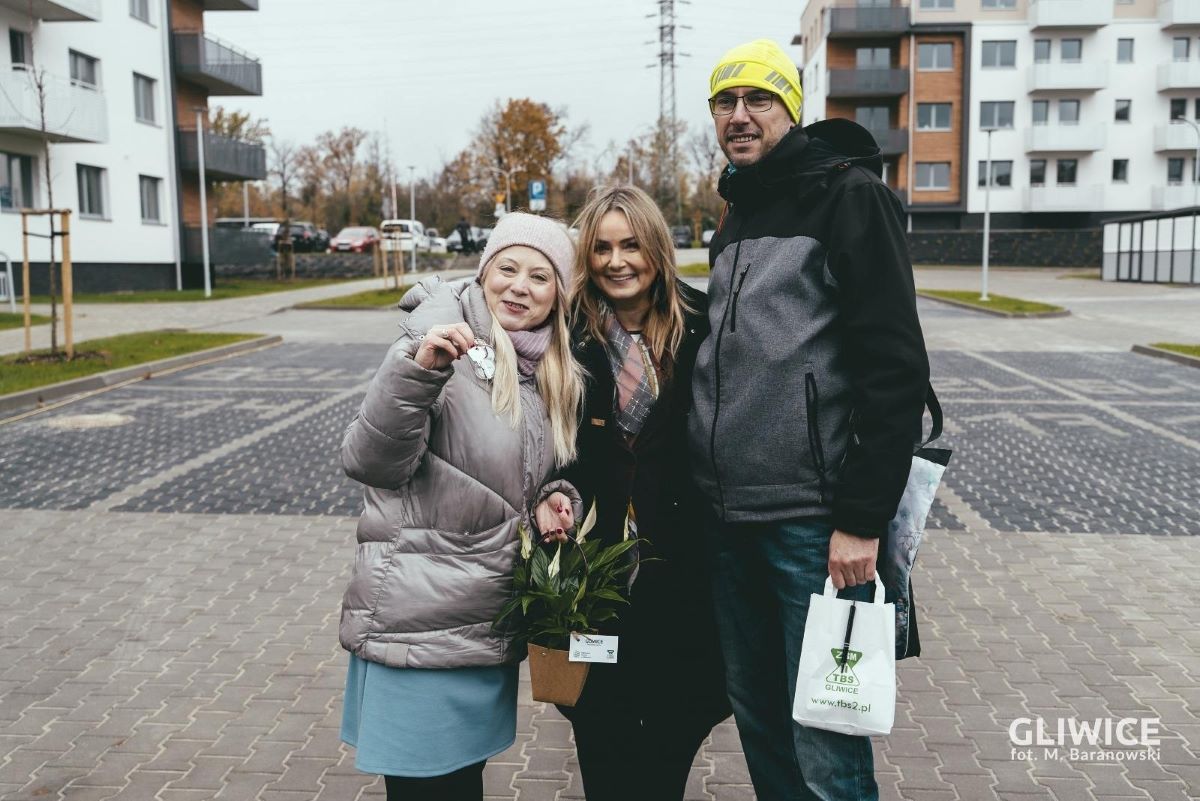Nowi lokatorzy z Dworskiej odebrali klucze. Można się wprowadzać!