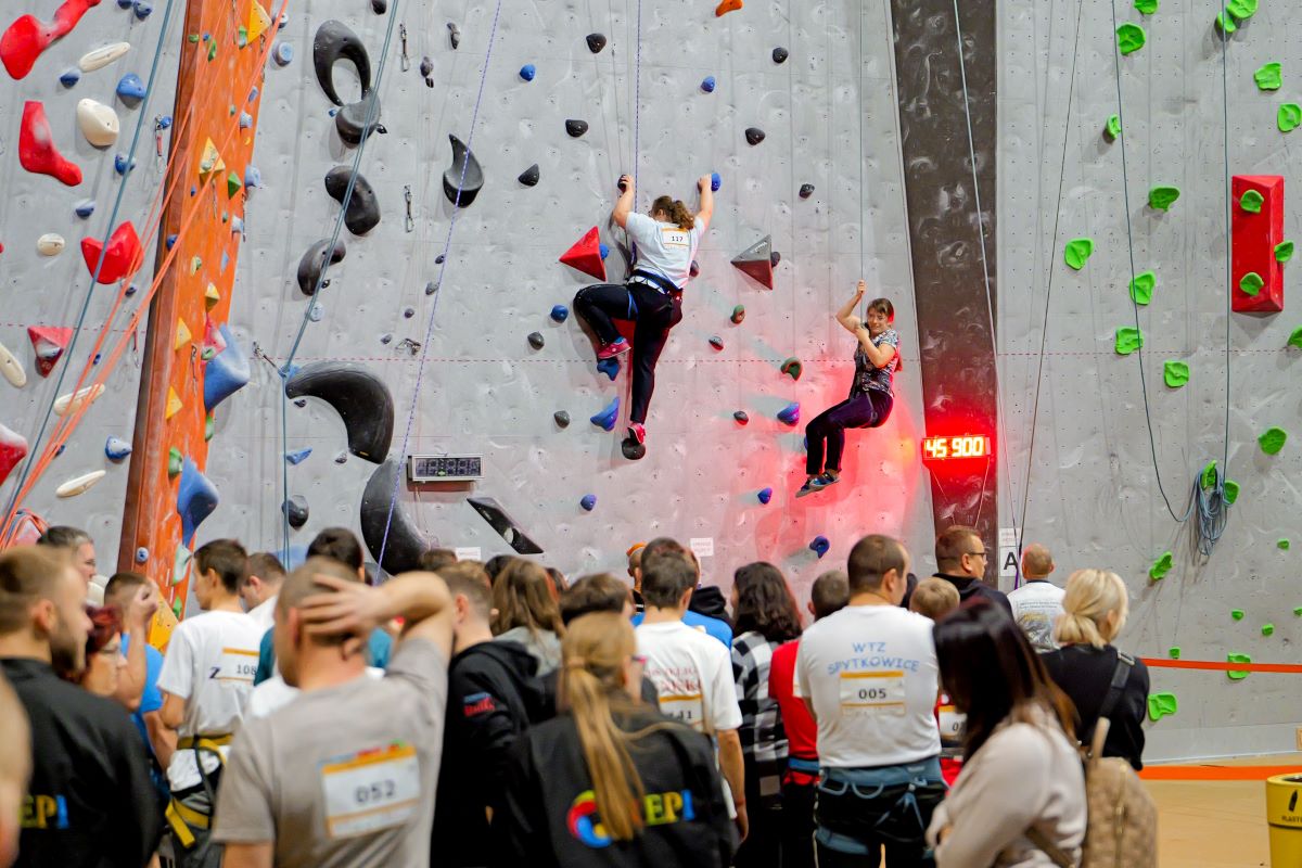 Jest rekord! 150 osób z niepełnosprawnościami wspięło się na ścianki Chwyciarni