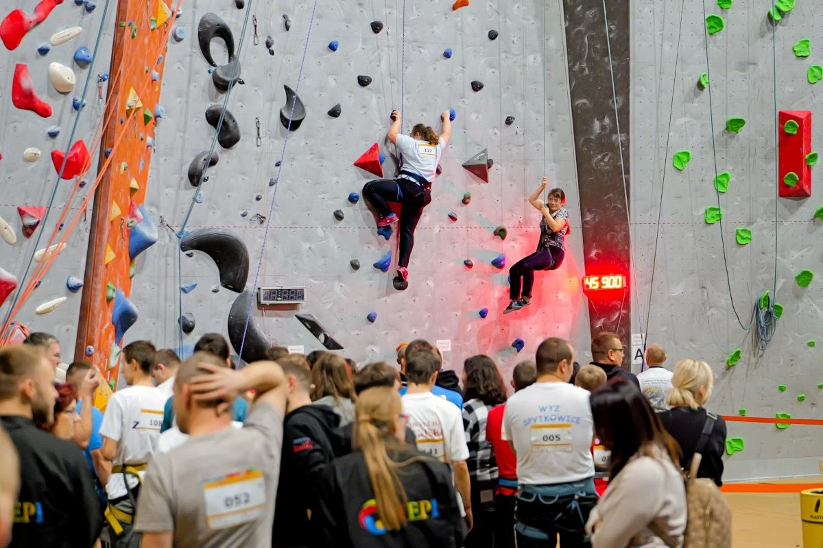 Jest rekord! 150 osób z niepełnosprawnościami wspięło się na ścianki Chwyciarni