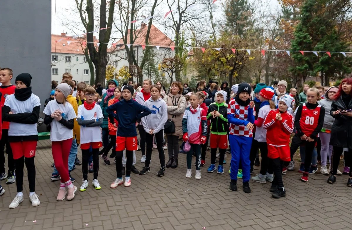 Bytomskie szkoły na starcie „Biegu Niepodległości” – wielkie emocje i zaangażowanie