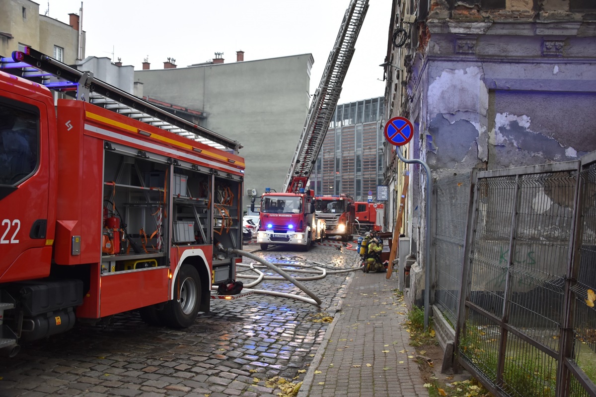Pożar w kamienicy przy ul. Murarskiej – szczegóły interwencji