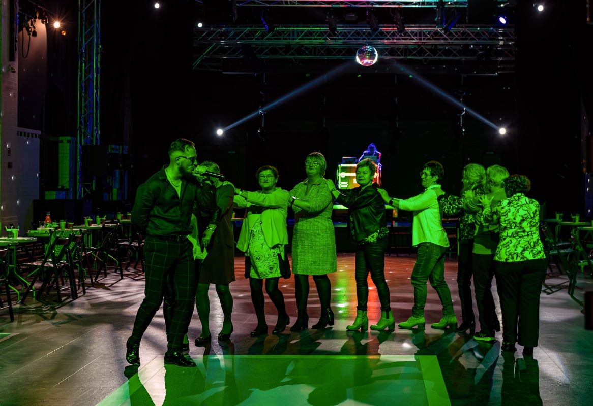 Potańcówka seniorów – radość, muzyka i integracja w Bytomiu