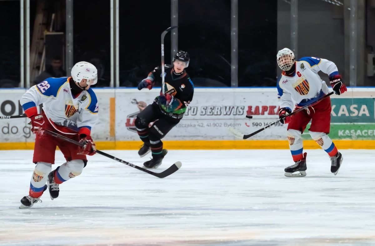 Polonia Bytom pewnie wygrywa z Naprzodem Janów i umacnia pozycję lidera