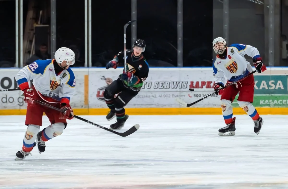 Polonia Bytom pewnie wygrywa z Naprzodem Janów i umacnia pozycję lidera