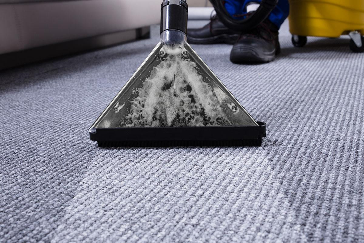 Na co zwrócić uwagę przy wyborze odkurzacza piorącego?