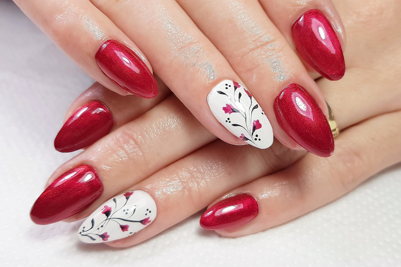 Manicure dla panny młodej – najlepsze ślubne wzory na paznokcie