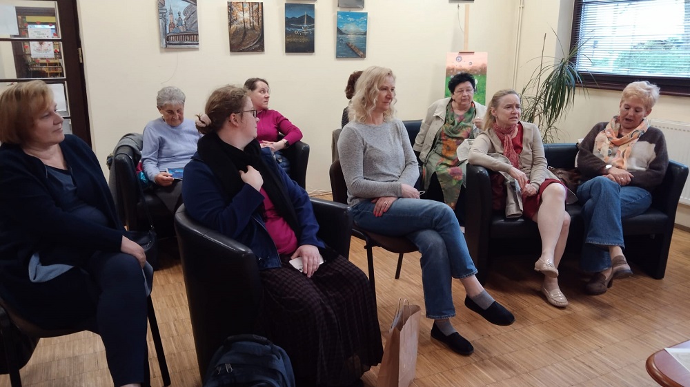 Świąteczne książki i muzyka – dołącz do Muzycznej Kawiarenki Literackiej