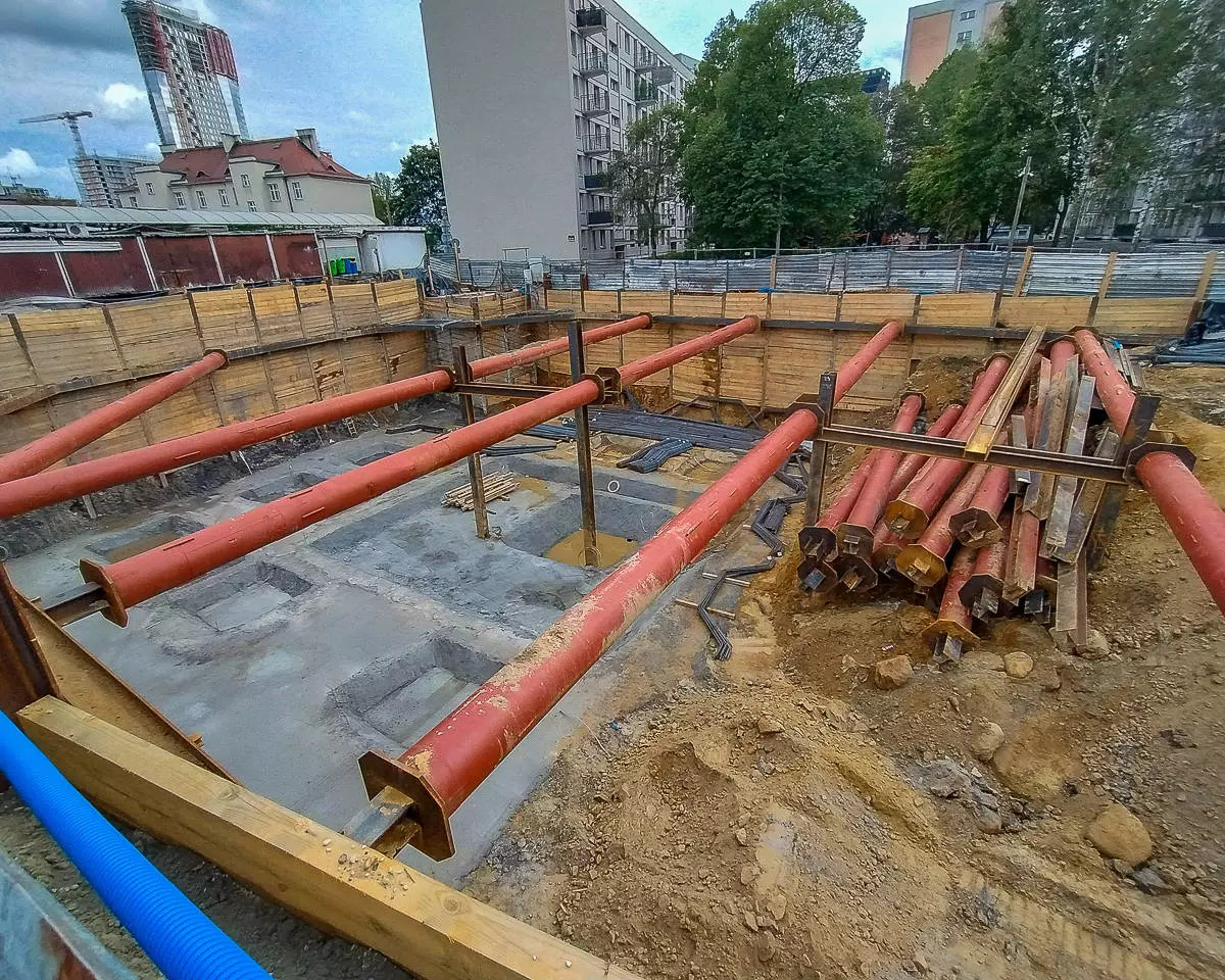 Unieważniono pozwolenie na budowę przy ul. Katowickiej. A ta już trwa