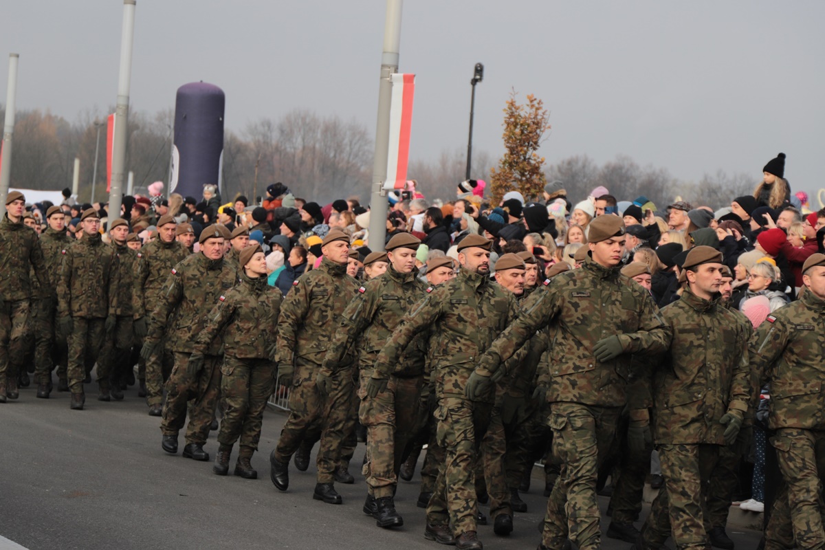 Żołnierze 13 Śląskiej Brygady OT i mieszkańcy razem na Święcie Niepodległości