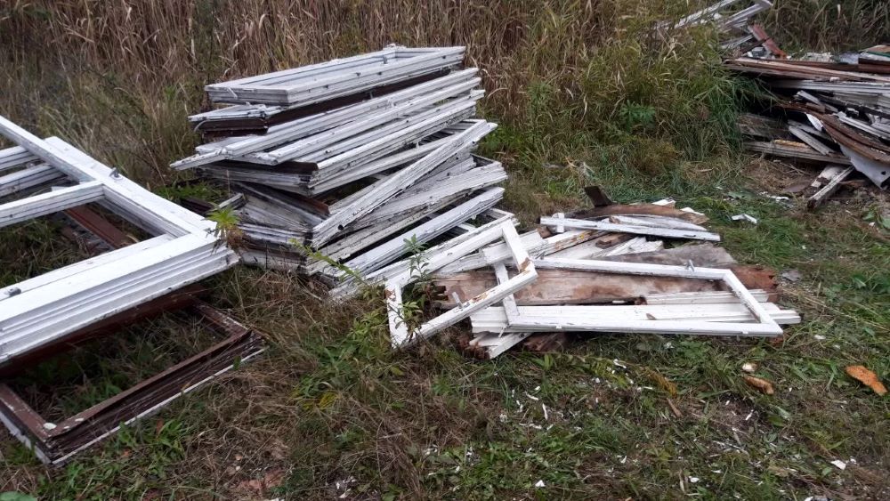 Mieszkaniec Mysłowic ukarany za porzucenie odpadów w Katowicach