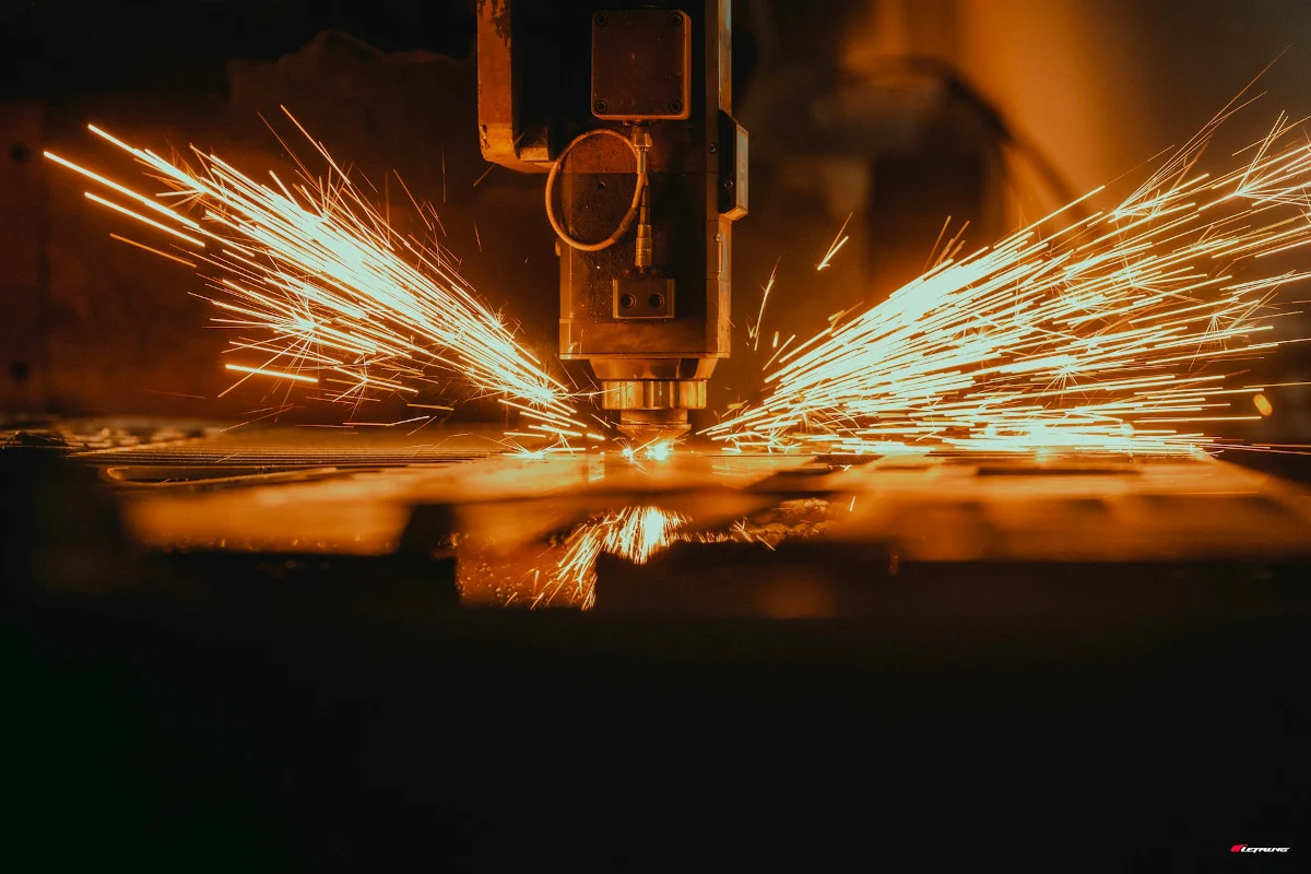 Dlaczego polskie firmy wybierają usługi CNC zamiast tradycyjnych metod obróbki?