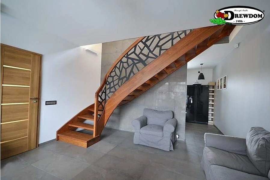 Nietypowe projekty schodów drewnianych, które zachwycają swoim designem