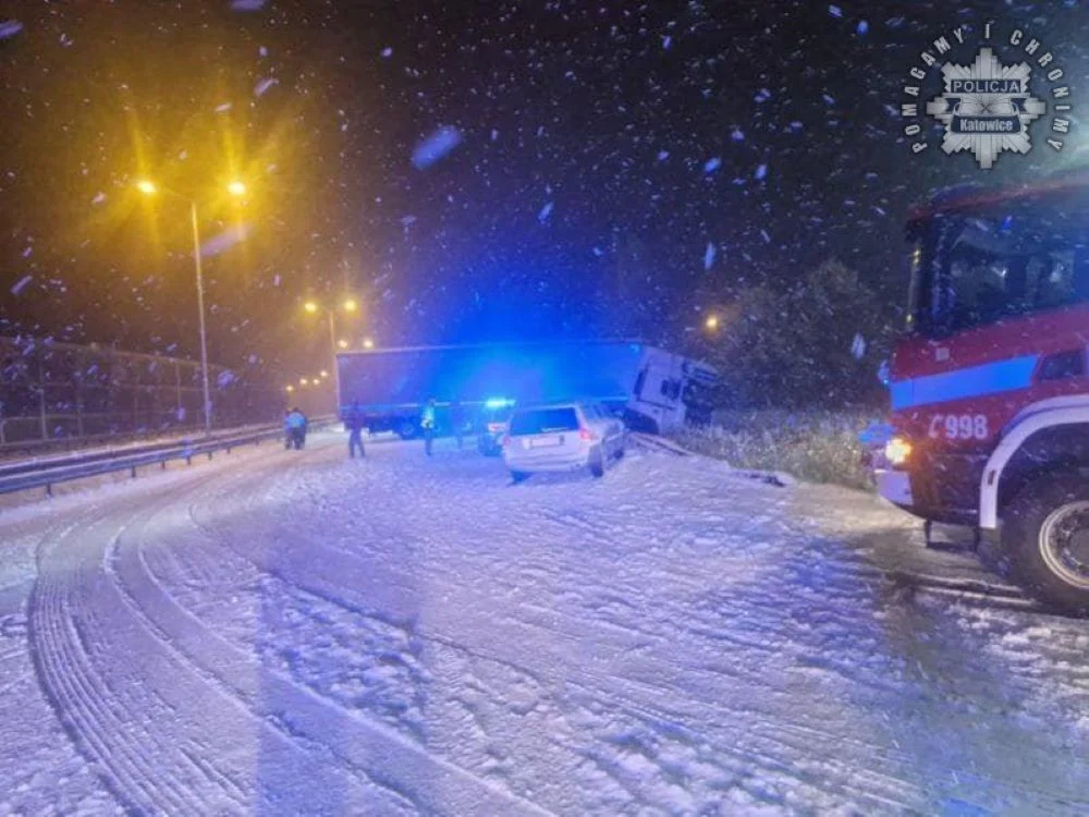 Seria kolizji na DK86 w Katowicach – 6 pojazdów w zatorze