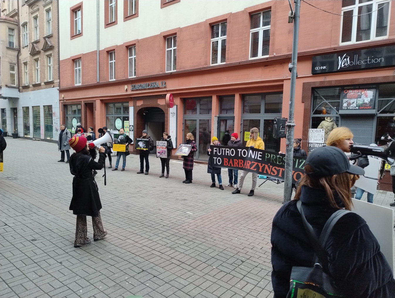 Protest przeciwko branży futrzarskiej w Katowicach. Ochnik na celowniku