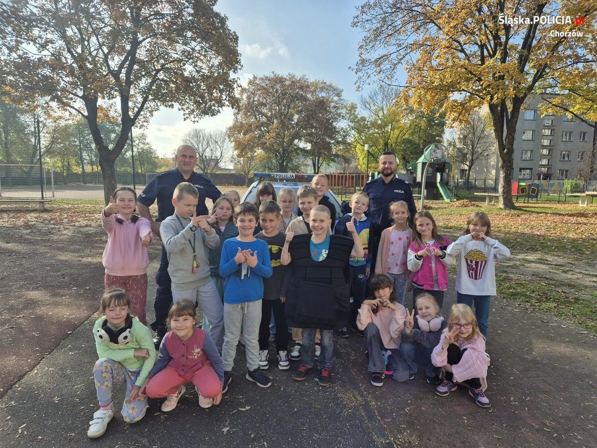 Policjanci w Szkole Podstawowej nr 2 – lekcja o bezpieczeństwie dla najmłodszych