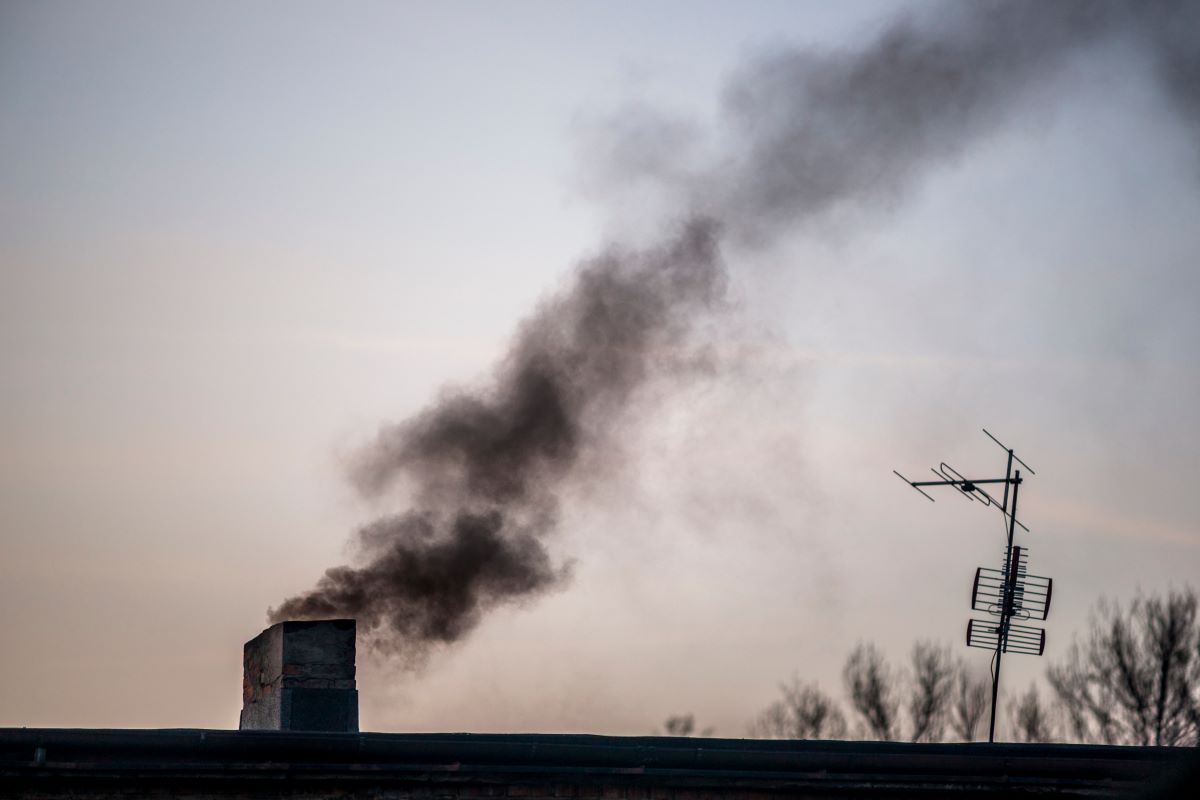 Straż Miejska w Chorzowie prowadzi kontrole pieców. Czy mieszkańcy palą śmieci?