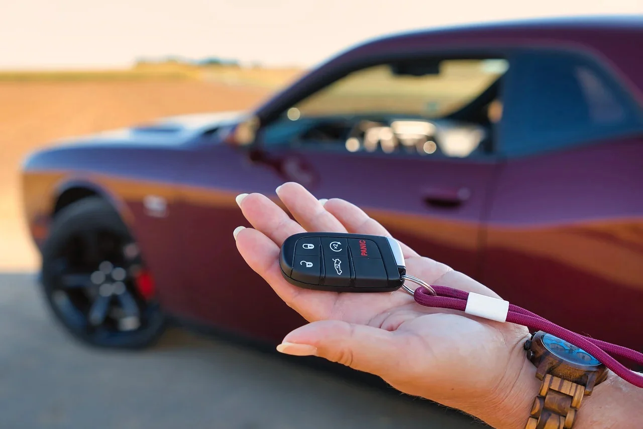 Auto komis czy zakup od prywatnego sprzedawcy – co wybrać w Tomaszowie Mazowieckim?