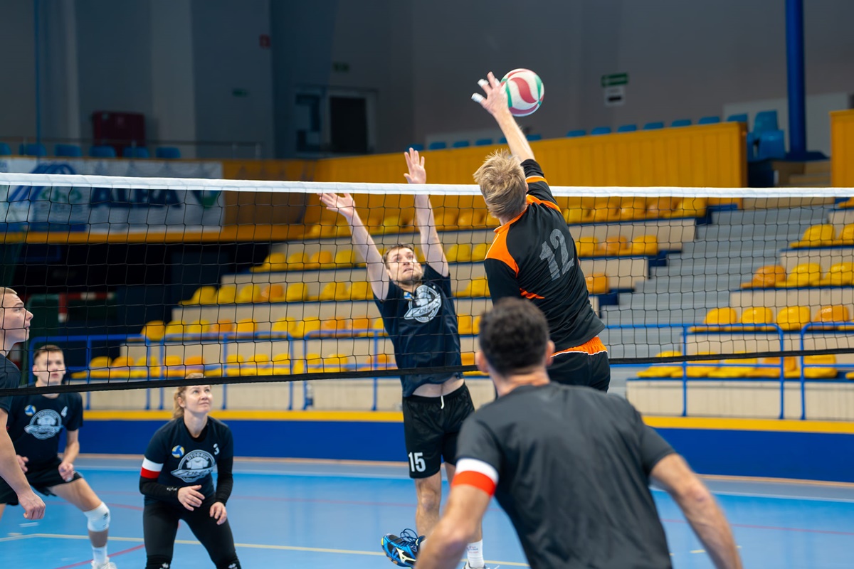 „Chorzów dla Niepodległej” – drużyny instytucji na siatkarskim parkiecie