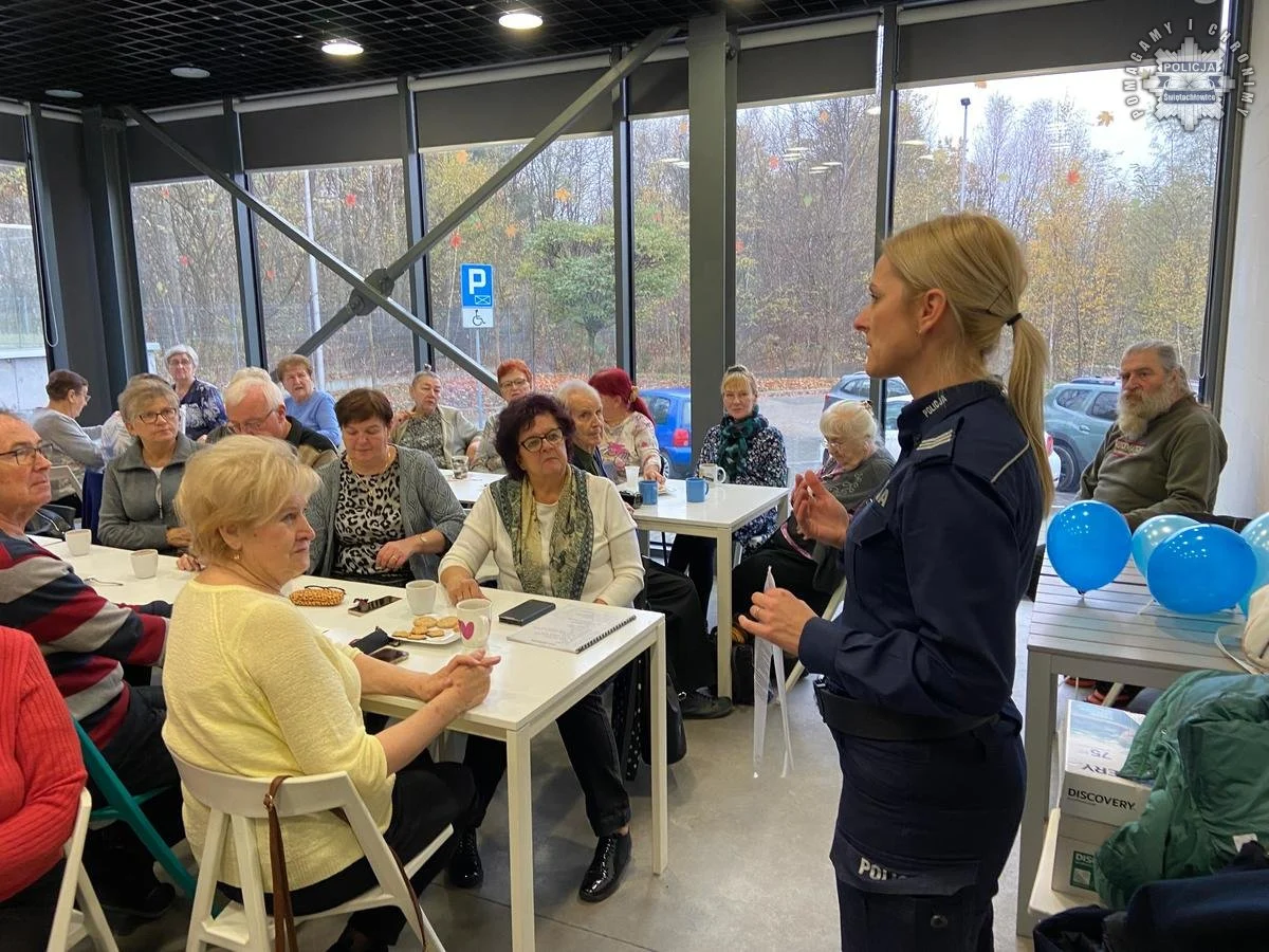 Seniorzy z Świętochłowic uczą się, jak dbać o swoje finanse