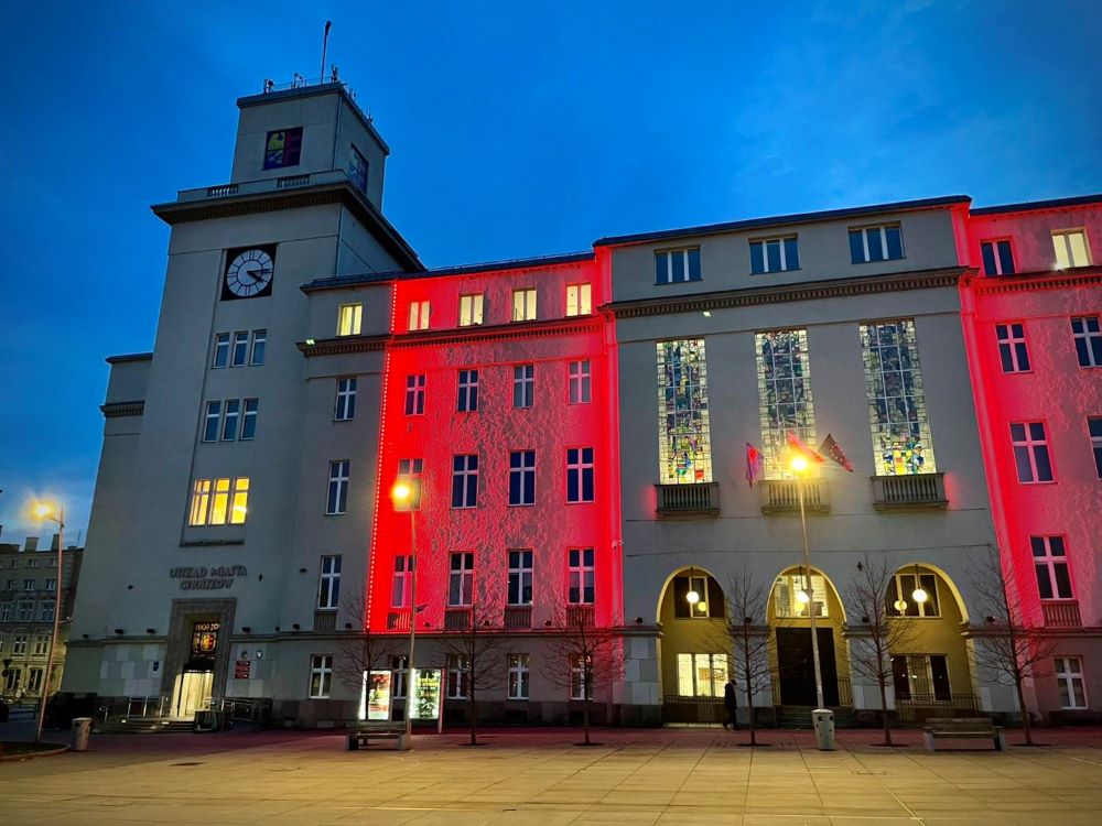 Dlaczego Urząd Miasta został podświetlony na czerwono? Okazja była wyjątkowa!
