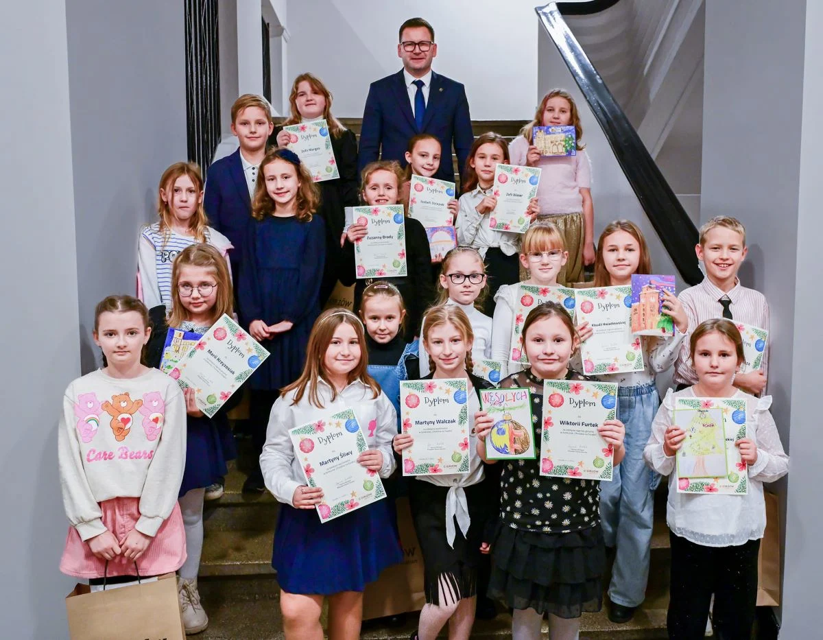 Uczniowie chorzowskich szkół zaprojektowali miejskie kartki świąteczne