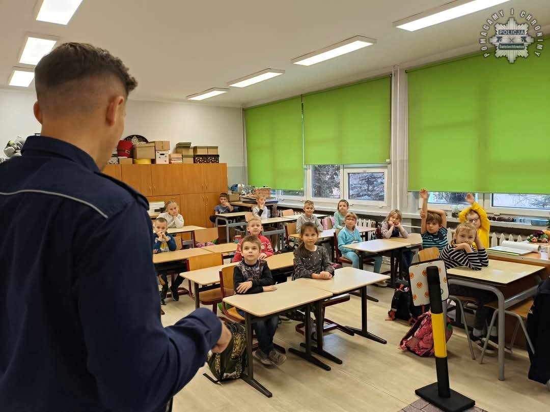 Praktyczne lekcje z świętochłowicką policją: od teorii do miasteczka drogowego