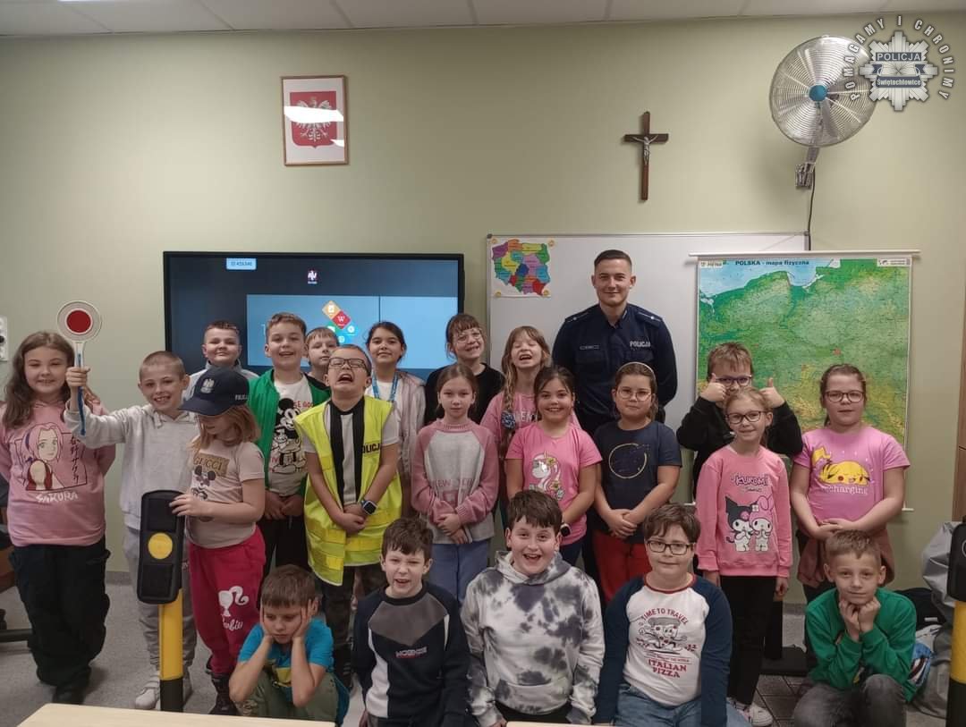 Praktyczne lekcje z świętochłowicką policją: od teorii do miasteczka drogowego