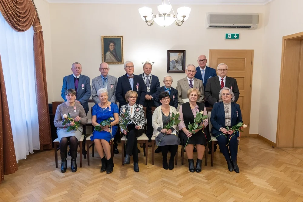 Zabrzańskie pary świętują Złote Gody – wyjątkowa uroczystość w USC [FOTO]