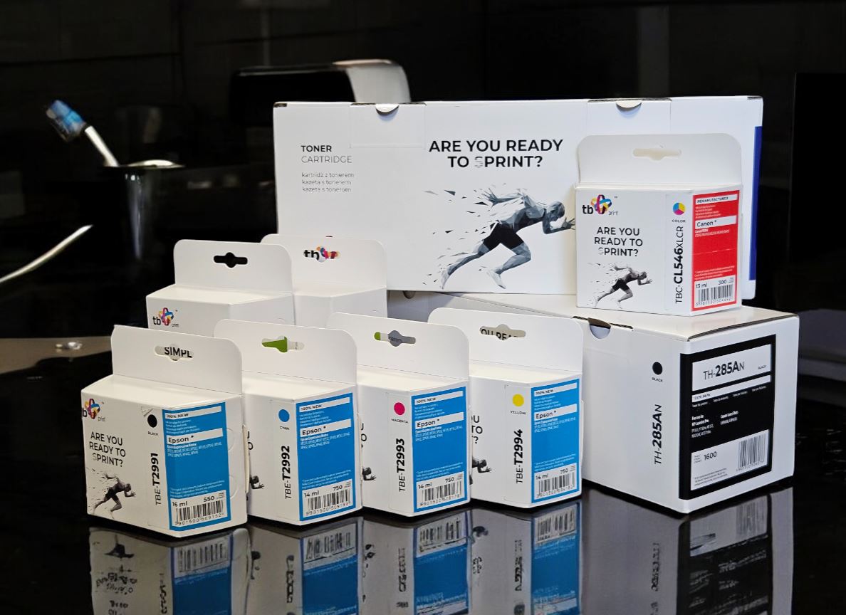 Zamienniki do drukarek: Czy naprawdę warto? Porównanie jakości i oszczędności