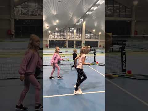 Akademia Tenisowa Zabrze walczy o roczny zapas piłek tenisowych – pomóż zagłosować!