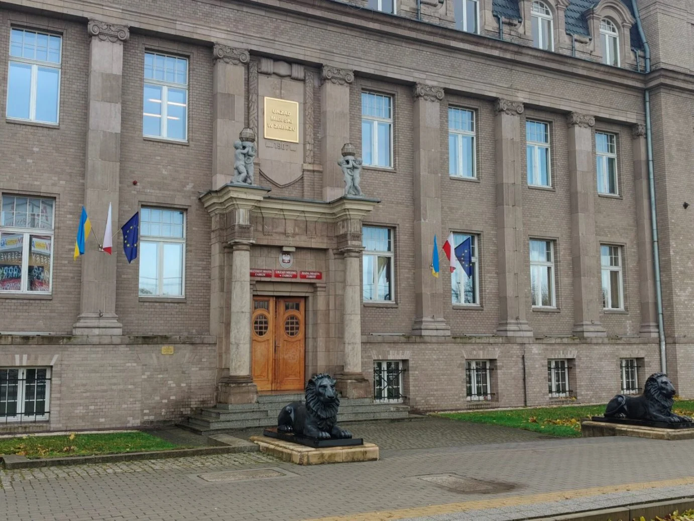 Miasto wywiesiło ukraińskie flagi, zabrzańska Konfederacja oburzona