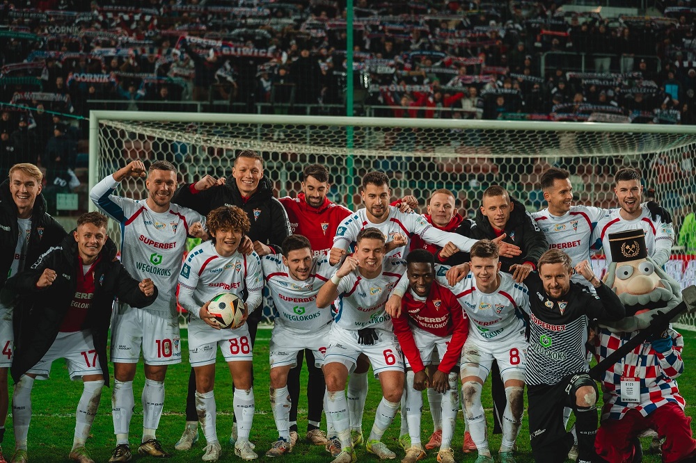 Piast pokonany, zwycięstwo w ostatnim starciu listopada! Relacja z meczu [FOTO]