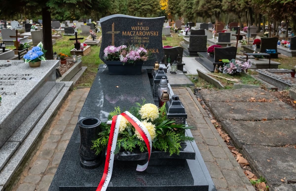 Władze Bytomia pamiętają o przeszłości: znicze na grobach dawnych liderów miasta 2