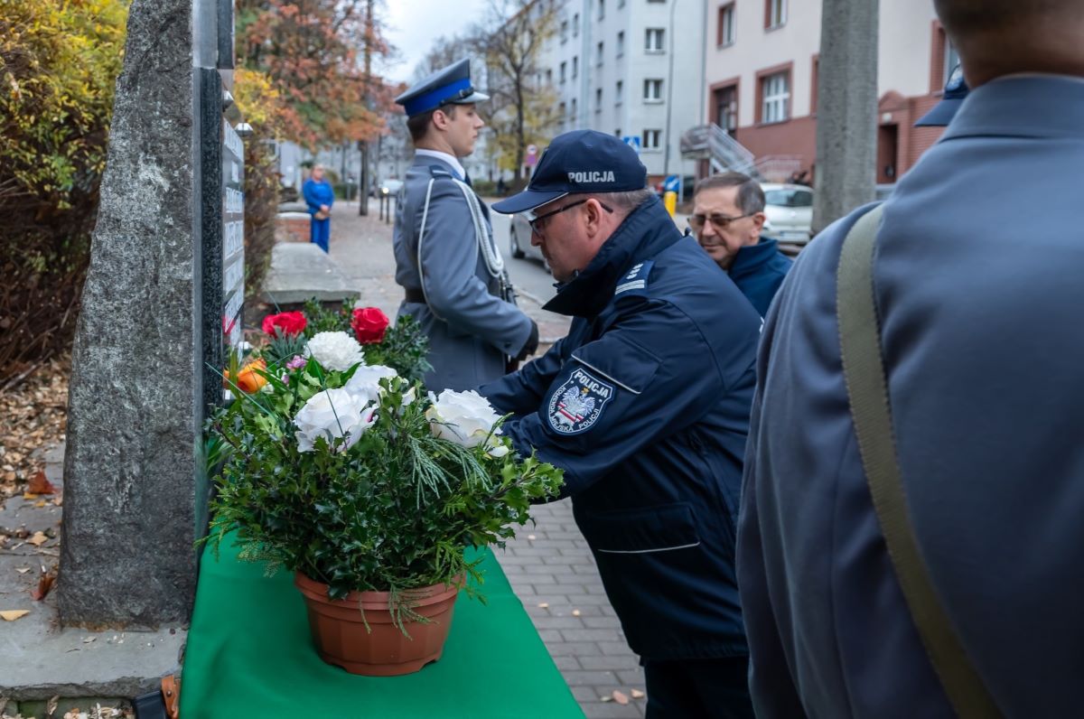 Władze Bytomia pamiętają o przeszłości: znicze na grobach dawnych liderów miasta 9