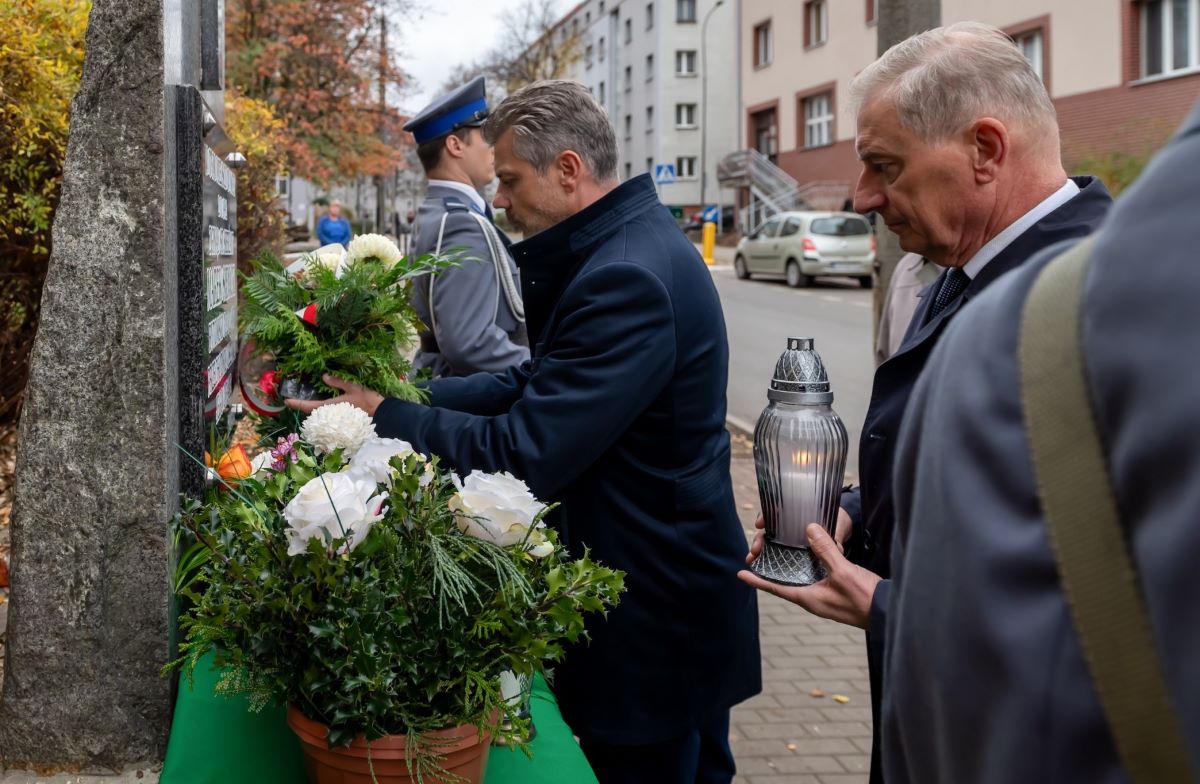 Władze Bytomia pamiętają o przeszłości: znicze na grobach dawnych liderów miasta 11