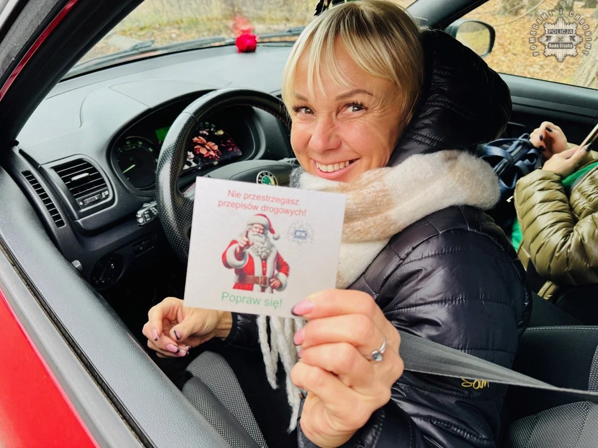 Policyjne kontrole w Mikołajki - jedni dostali cukierka, inni reprymendę