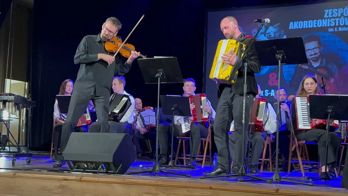 Akordeony, skrzypce i elektronika – wyjątkowa fuzja muzyczna