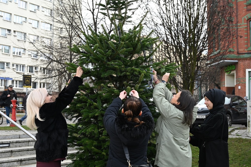 Na rudzkim rynku pojawiło się „Świąteczne Drzewko Wspomnień o Naszych Pupilach”