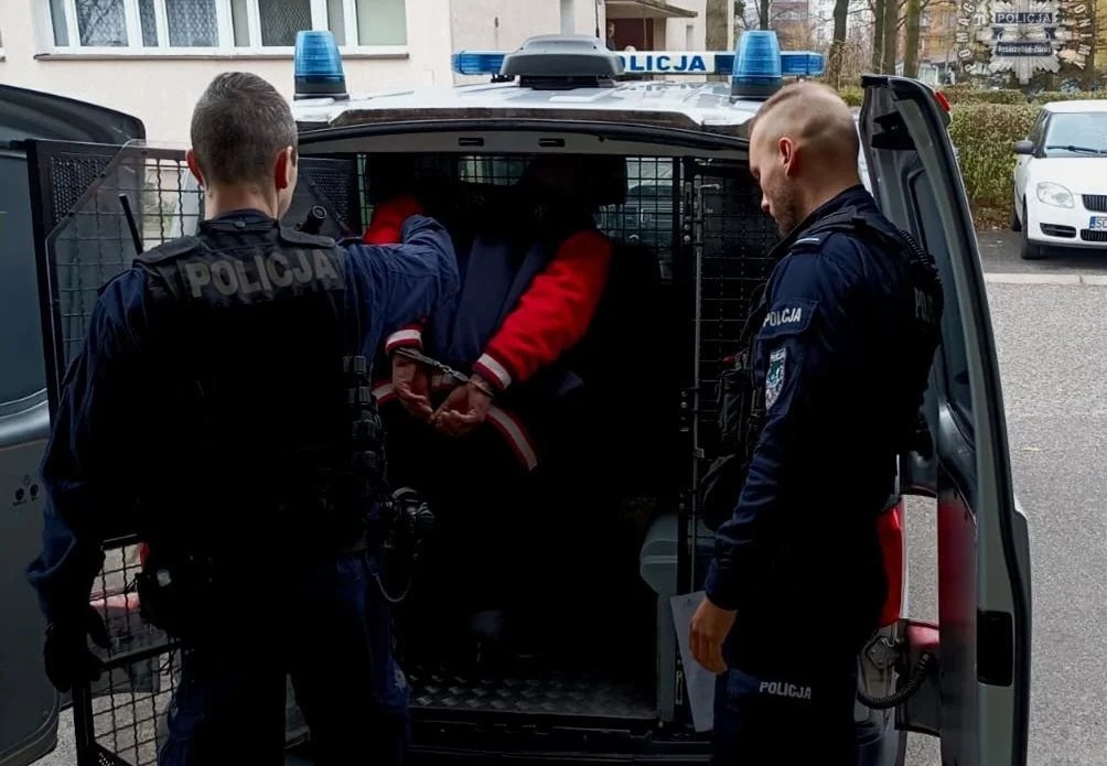 Napadł na dostawcę jedzenia. Napastnika zatrzymali jastrzębscy kryminalni